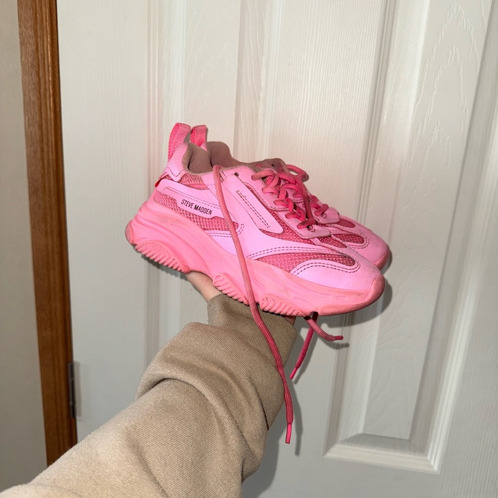 Steve Madden Kids Sneakers in Vibrant Pink